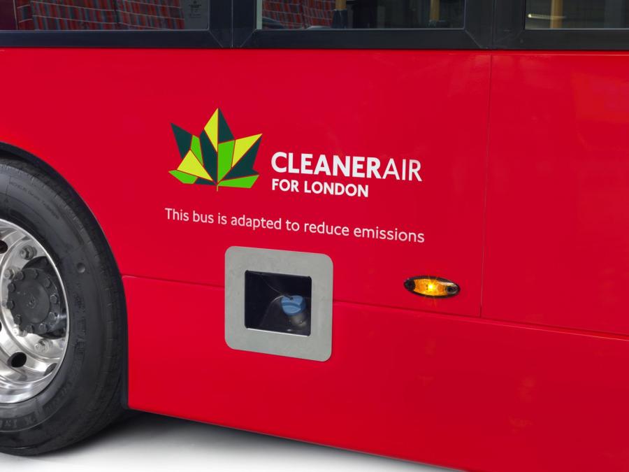 Детали экстерьера Alexander Dennis Enviro400H City 2015 года  (фото 14 из 31)